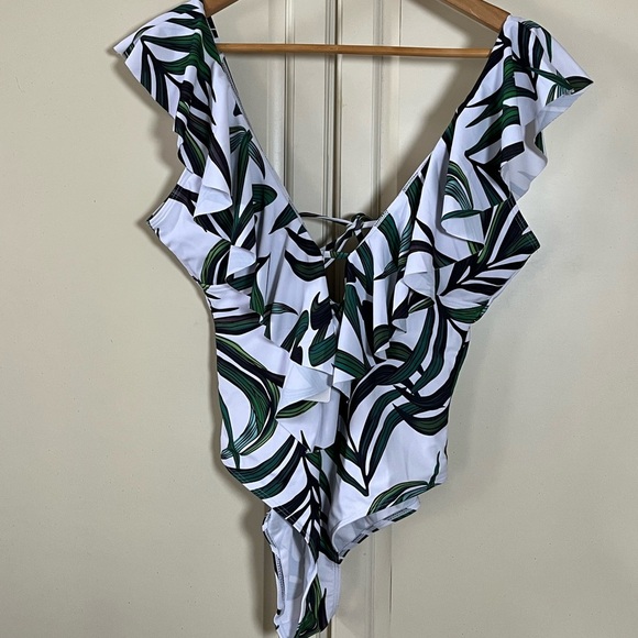 Sporlike NWT V-Neck Ruffle One Piece Swimsuit Women’s Size Medium Bathing Suit - Picture 7 of 11